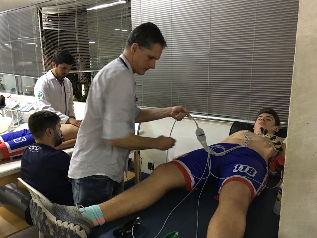 Macas com atletas Olympico.JPG